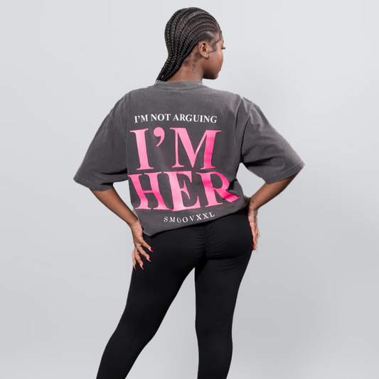 I’M NOT ARGUING - I'M HER Premium Lux Tee (Charcoal Gray)